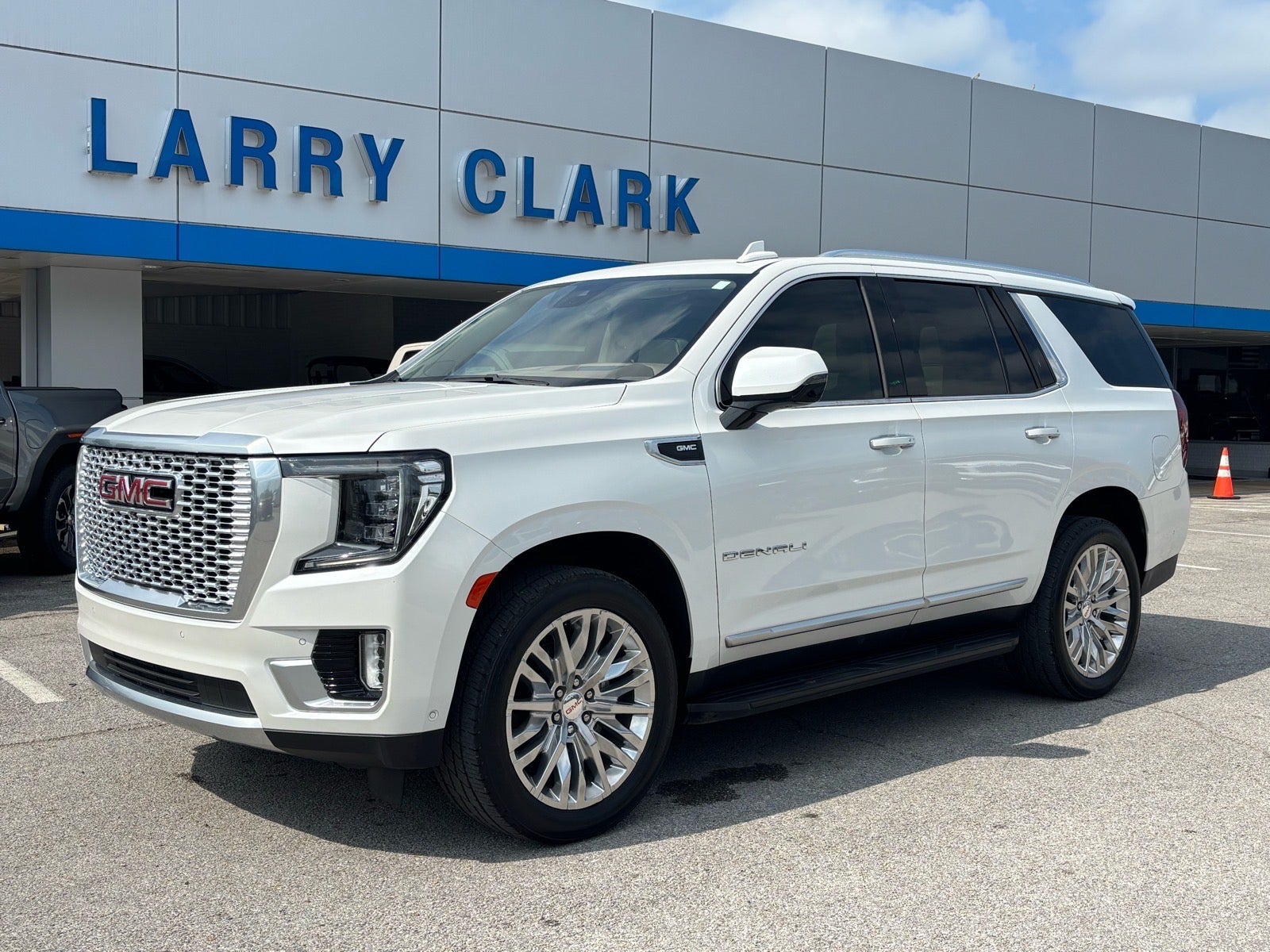 2023 GMC Yukon Denali in White Frost Tricoat — front three-quarter view