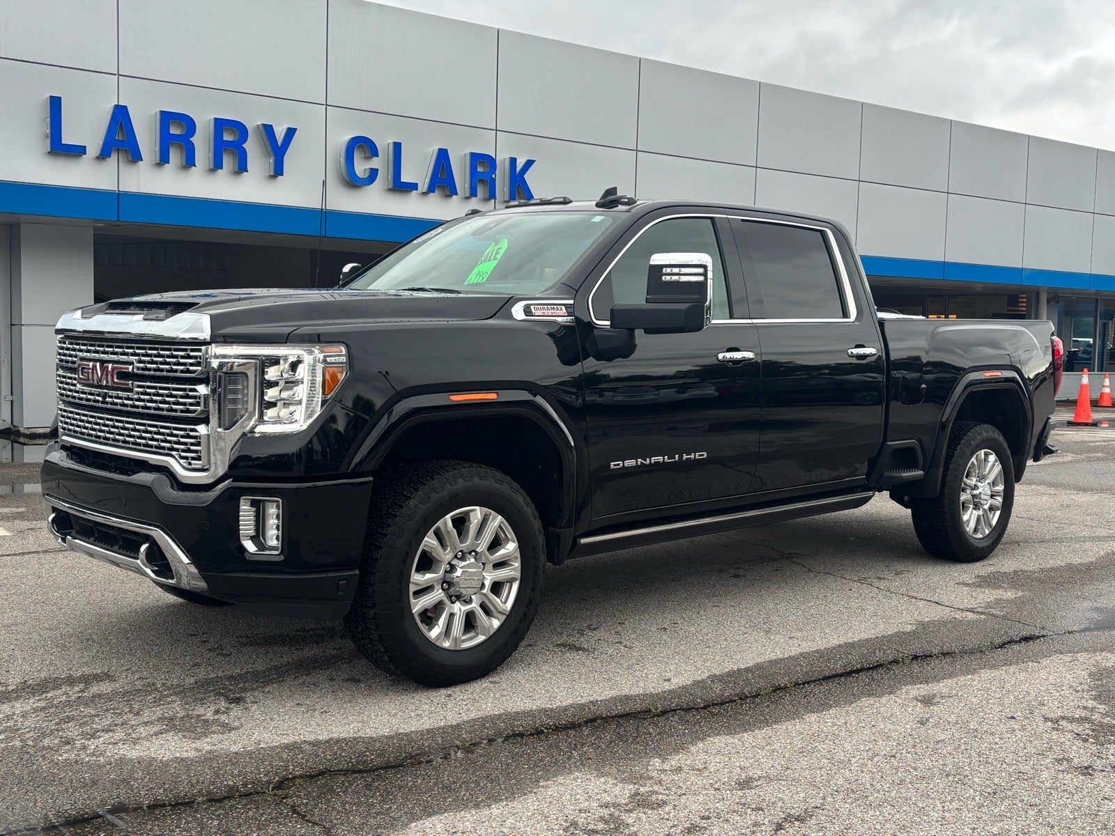 2022 GMC Sierra 2500 HD Denali in Onyx Black — front three-quarter view